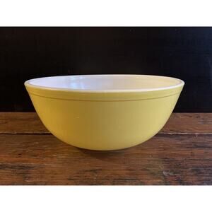 Vintage PYREX #404 Large Yellow Mixing Bowl 4qt